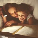 Когда начинать читать ребенку сказки?